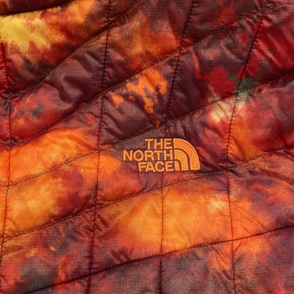 North Face Insulated Jacket.  Size M - Picture 3 of 10